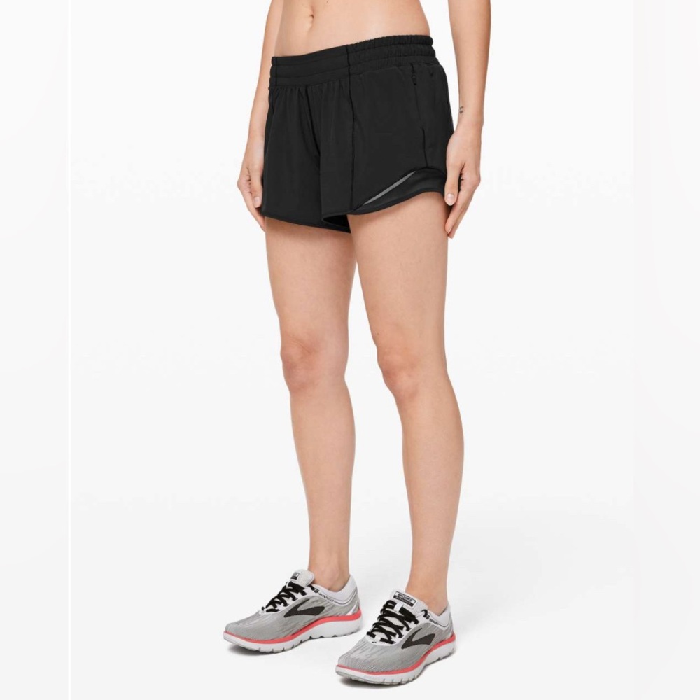 Lululemon Hotty Hot Short Low-Rise Lined 4"